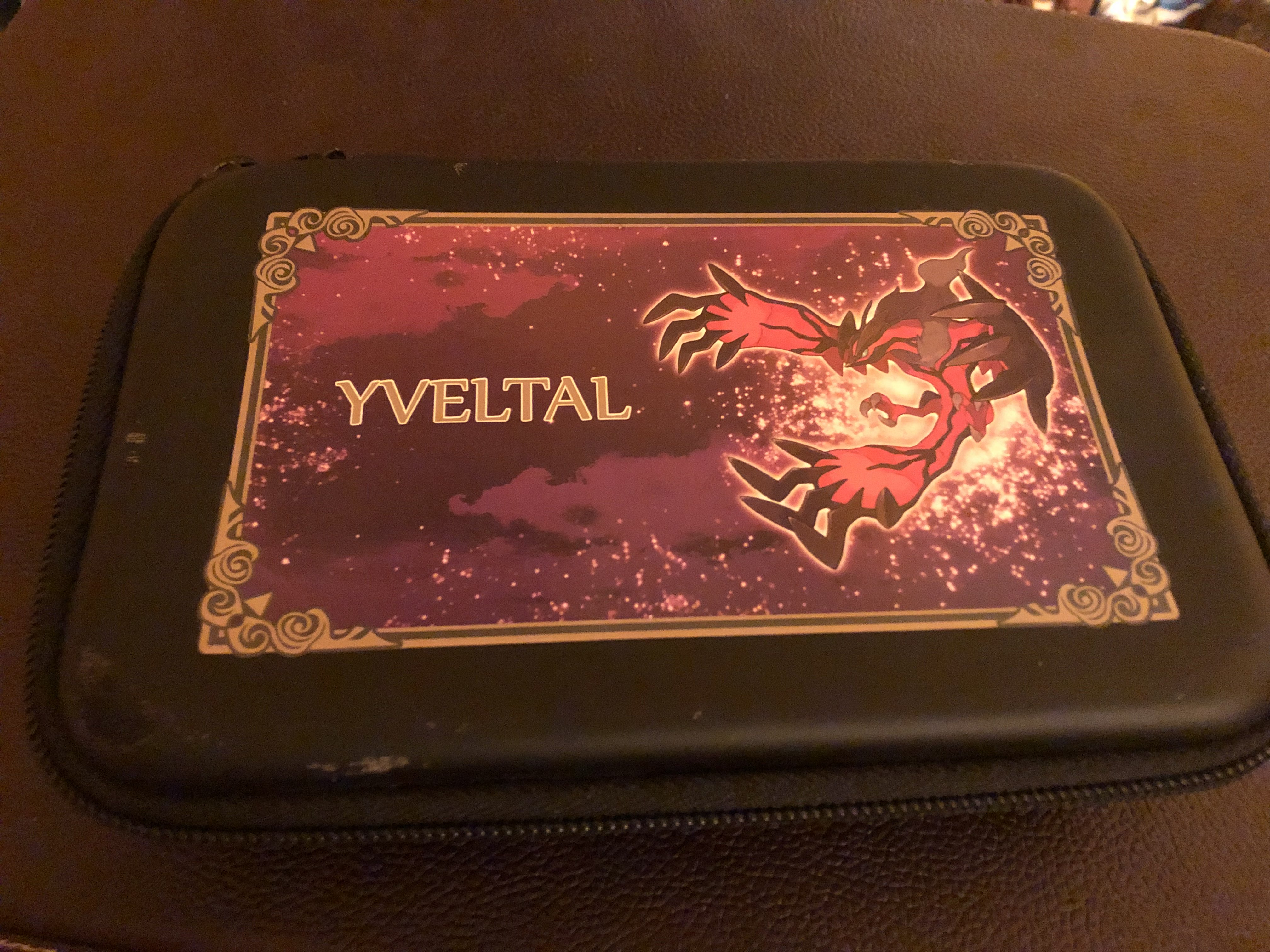 a photo of my yveltal clamshell 3ds case.